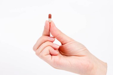 Doktor el granülleri ile kapsül sunar