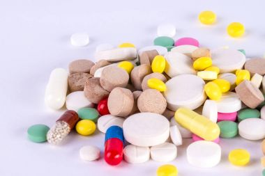 tabletler ve hap ve kapsül yığını