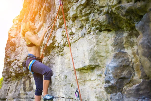 Sport arrampicata all'aria aperta . — Foto Stock