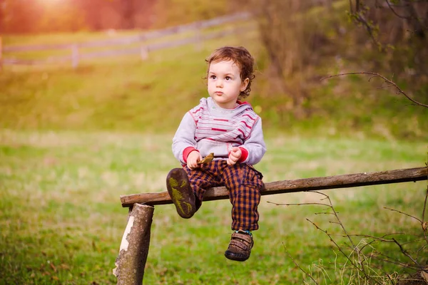 Porträtt av ett litet barn. — Stockfoto