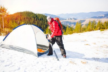 Bir turist çadırın standları.