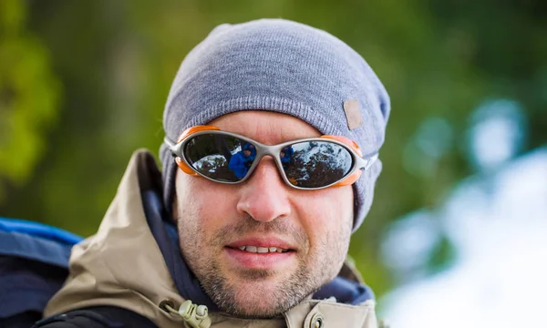 Retrato de escalador en las gafas . — Foto de Stock