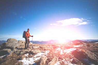 dağlara tırmanmak.