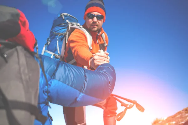 Two climbers in the mountains. — Stock Photo, Image