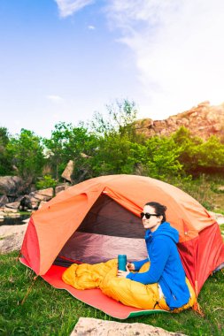 Dağlarda kamp yapmak..