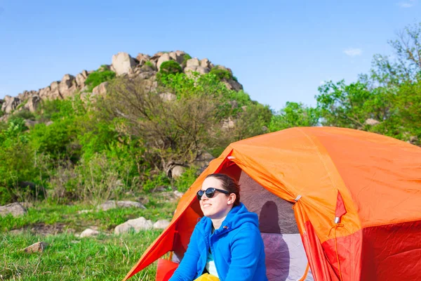 Camping i skogen. — Stockfoto