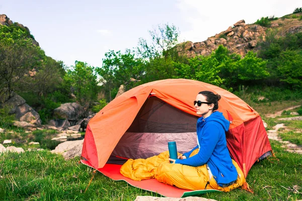 Camping i bergen. — Stockfoto