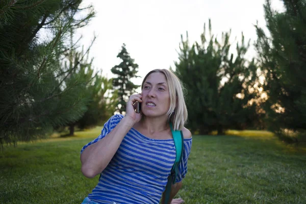 Chica con teléfono — Foto de Stock