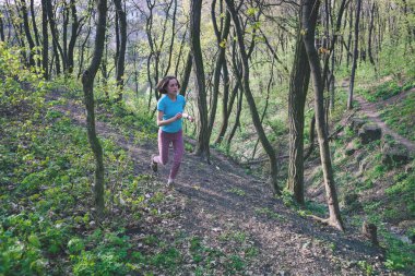 Kız bir çalıştırdıktan sonra dinlenme.