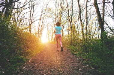 Kız bir çalıştırdıktan sonra dinlenme.