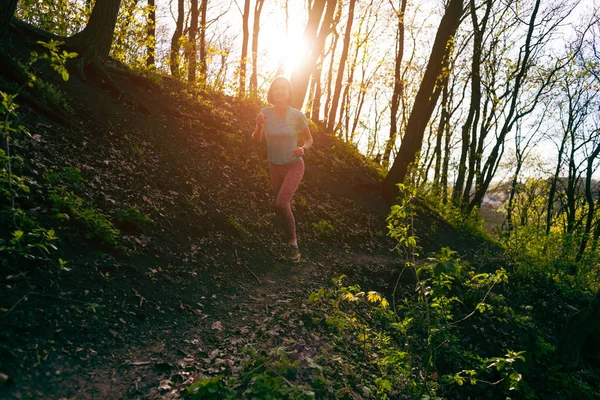 Kız bir çalıştırdıktan sonra dinlenme.