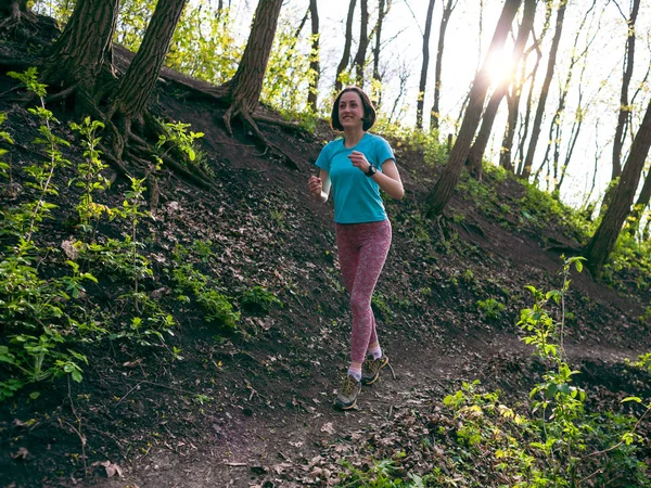 Kız bir çalıştırdıktan sonra dinlenme.