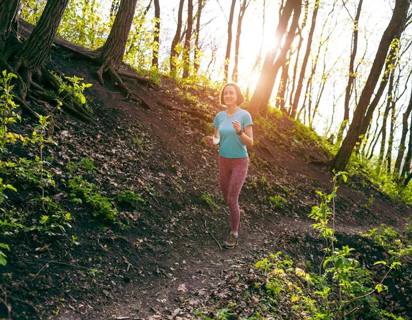 Kız bir çalıştırdıktan sonra dinlenme.