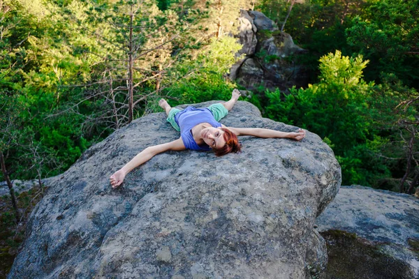 Taşa rahatlatıcı bir kızdır.