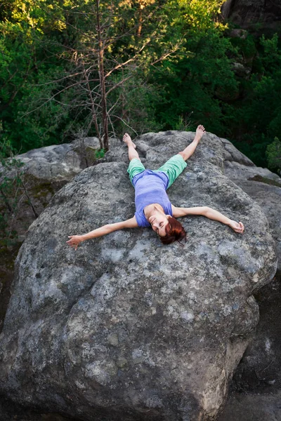 Taşa rahatlatıcı bir kızdır.