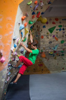 Tırmanma duvarı dağcı trenleri.