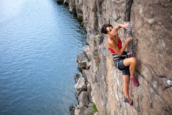 水の上の登山家 — ストック写真