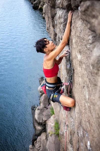 水の上の登山家 — ストック写真