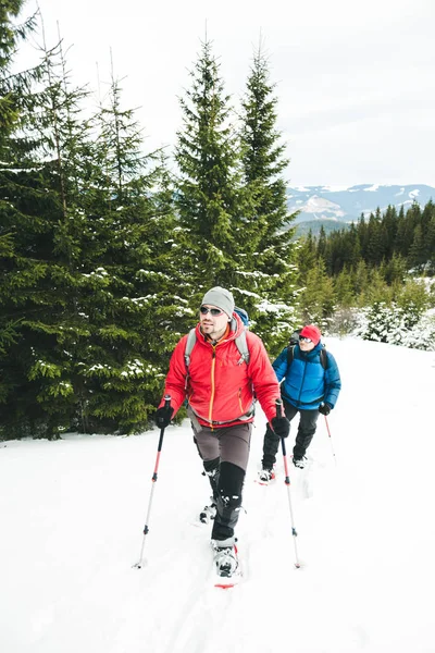 Two climbers in the winter. — Stock Photo, Image