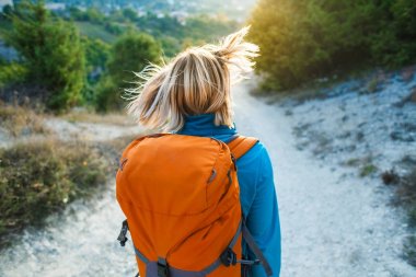 cebolla cortada por la mitad.
