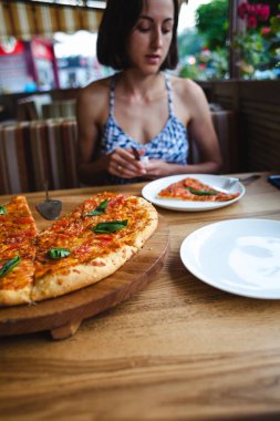 İtalyan pizza margarita.