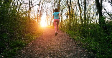 Kız bir çalıştırdıktan sonra dinlenme.