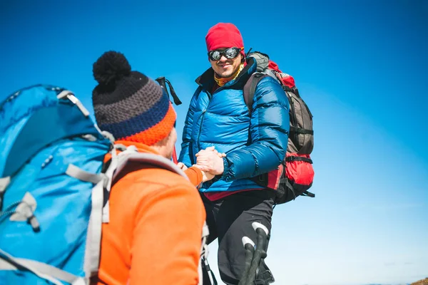 Two climbers in the mountains. — Stock Photo, Image