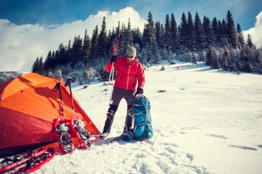 bir sırt çantası dağcı toplar