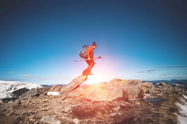 Bergsteiger an der Spitze. — Stockfoto
