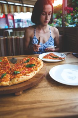 İtalyan pizza margarita.