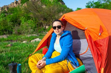 Dağlarda kamp yapmak..