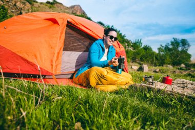 Dağlarda kamp yapmak..