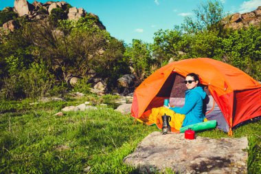 Dağlarda kamp yapmak..