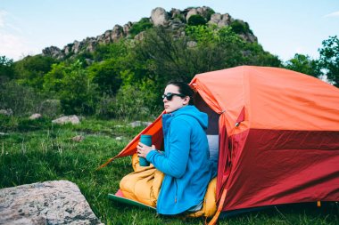 Dağlarda kamp yapmak..