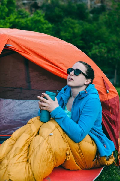 Camping i bergen. — Stockfoto