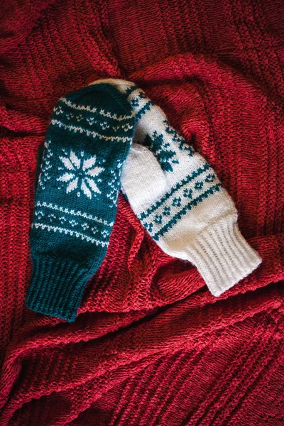 Two knitted mittens. — Stock Photo, Image