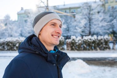 Genç bir adamın portresi.