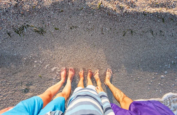 모래가 많은 해변의 발. — 스톡 사진