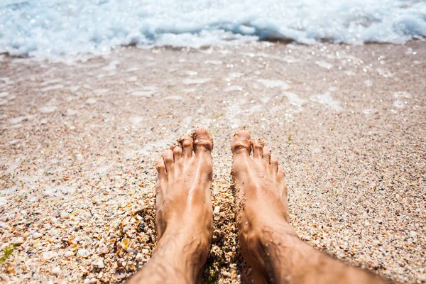 Pés na água do mar . — Fotografia de Stock