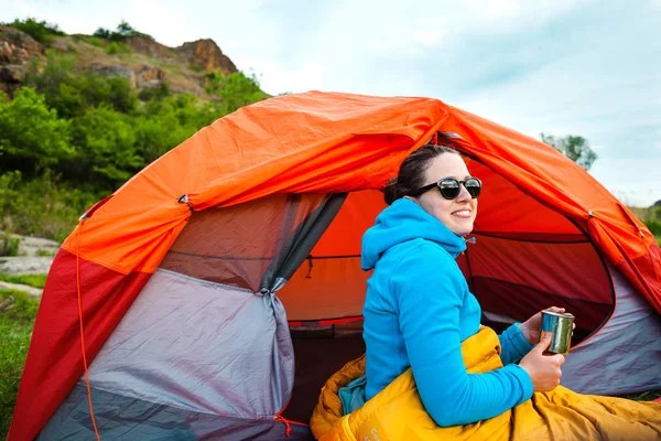 Camping i bergen. — Stockfoto
