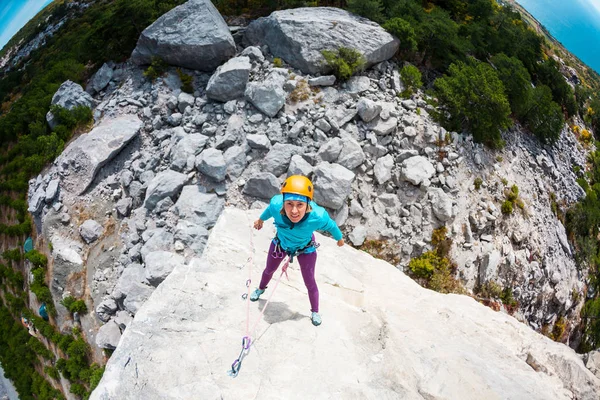 Mountaineer em capacete . — Fotografia de Stock