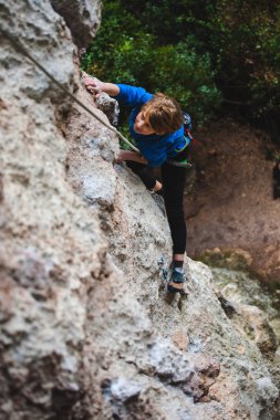 küçük çocuk dağcı