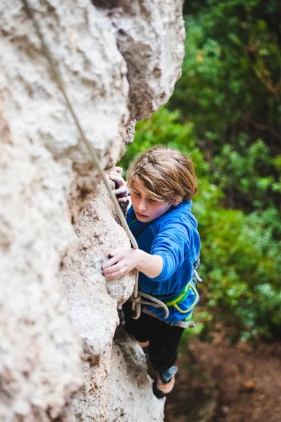 Μικρό παιδί ορειβάτης — Φωτογραφία Αρχείου