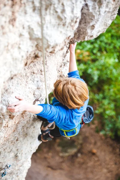 Criança alpinista — Fotografia de Stock