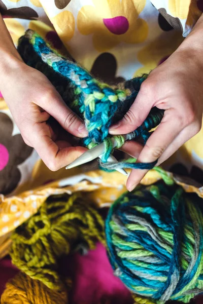 The woman knits. — Stock Photo, Image