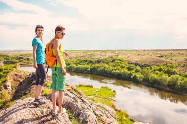 Kız dağın zirvesinde
