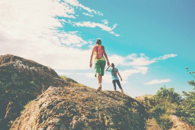 Dağlarda yürüyüş..