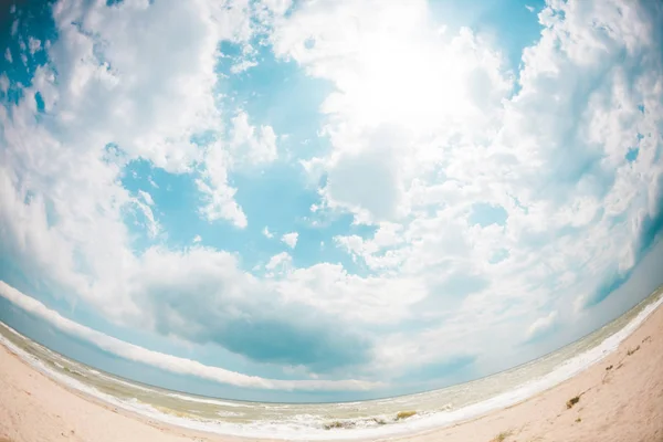 海海岸と青い空. — ストック写真
