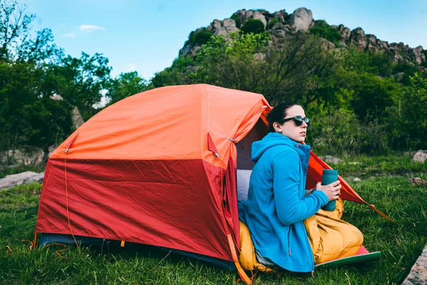 Camping i bergen. — Stockfoto