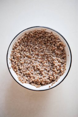 Buğday ile bir kase.